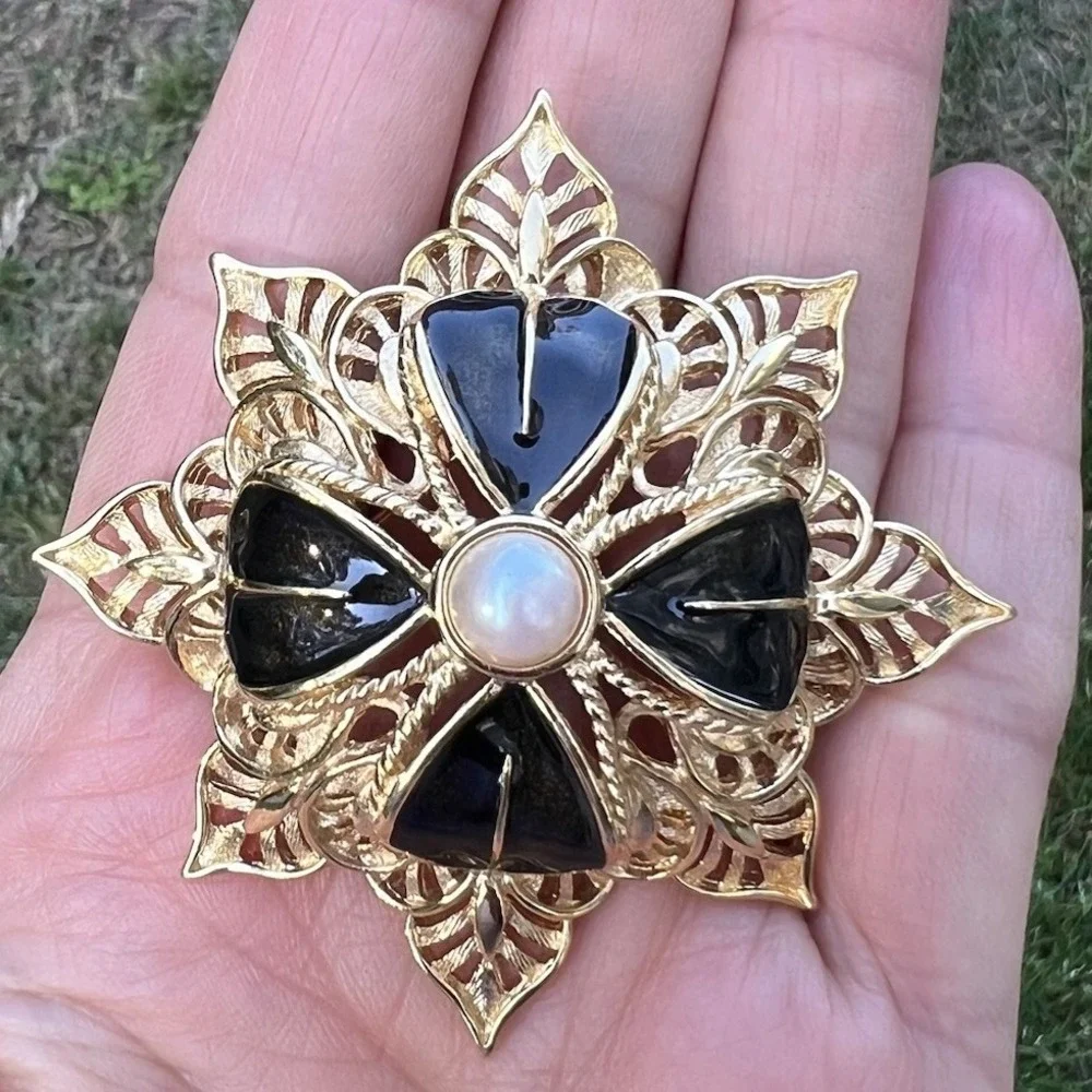 Vintage Monet Clover Maltese Cross Enamel Gold Tone Brooch